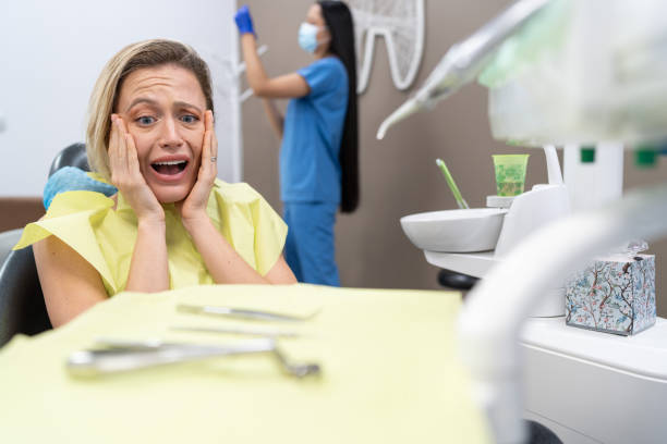 Best Emergency Tooth Extraction  in Center Hill, FL